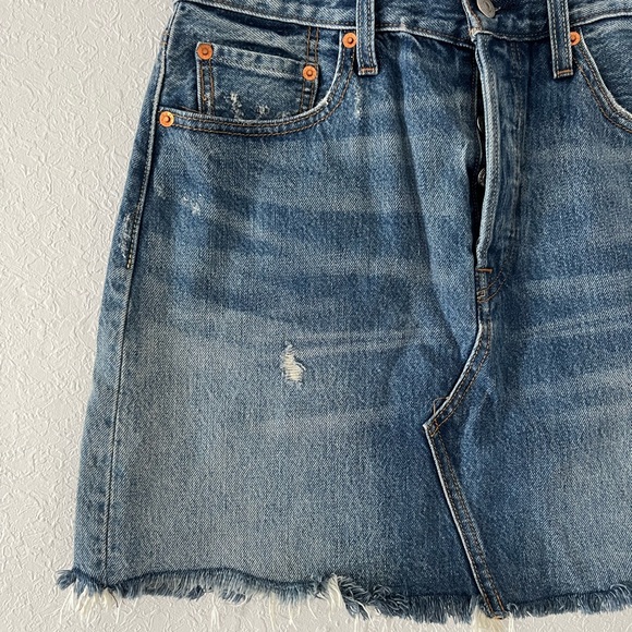 Levi’s Denim Mini Skirt - Picture 2 of 7
